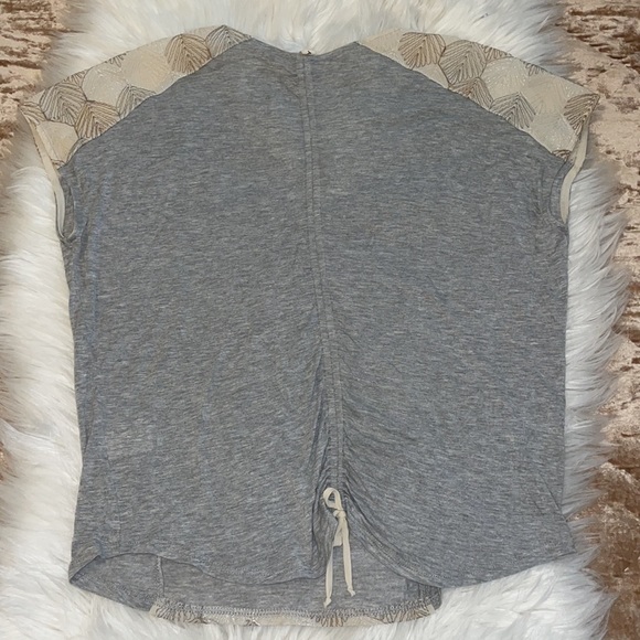 Medium Tiny shirt - Picture 2 of 5